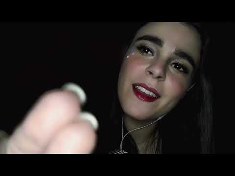 ASMR - Spit Painting On You (no talking) • Pintando Com Saliva Em Você (sem falar)