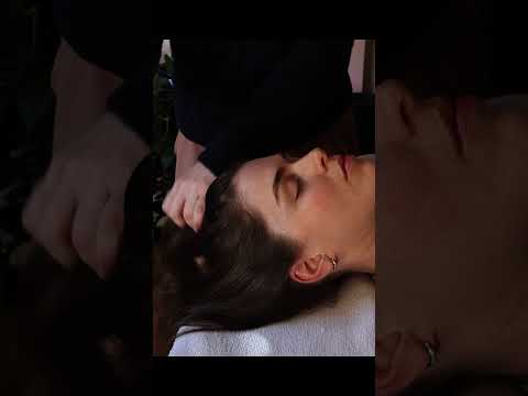 My head is tingly just watching this...#asmr #relax #massage