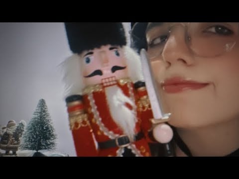Um ASMR de NATAL (sons de decorações, mouth sounds, carinho na tela)