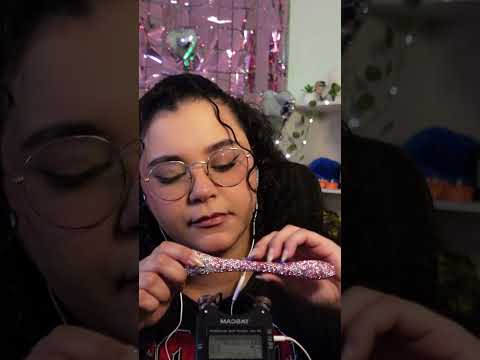 ASMR scratching no cabo do pincel