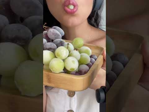 Frozen Grapes #asmrdeutsch #eatingsounds #frozengrapes #asmreatingsounds #mukbangasmr #asmrgerman