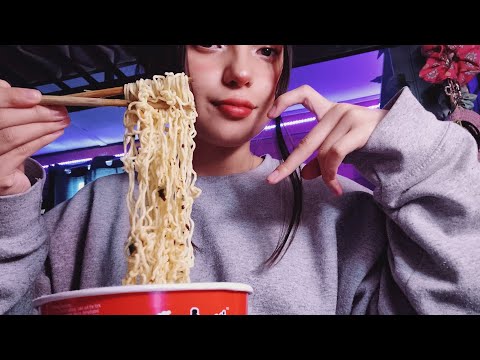 ASMR || Mukbang and mouth sounds (no talking) 🍜👄