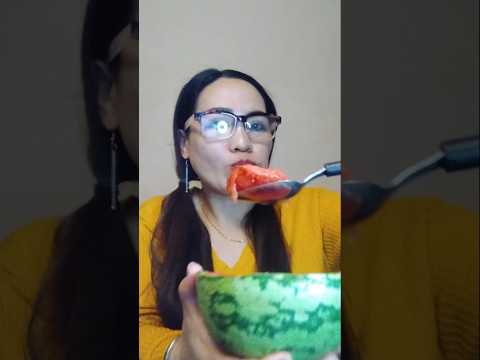 HOW I EAT WATERMELON #mukbang #everyone #shortsfeed #shortvideo #eating #watermelon