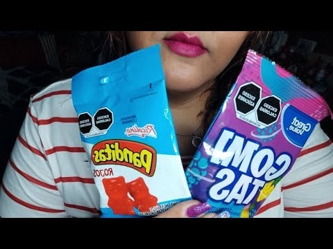 ASMR Comiendo gomitas mientras mando saluditos... te muestro mi cara al final ☺️