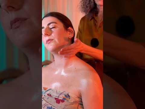 ASMR MASSAGGIO per LASCIAR ANDARE #rilassamento #realpersonasmr  #massaggiorilassante #asmrmassage