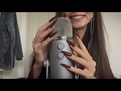 My eleventh ASMR video | mic scratching + close clicky whispering