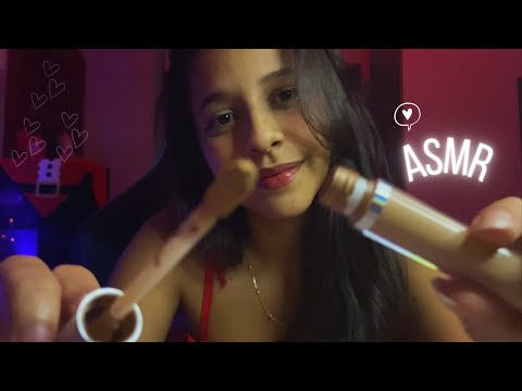 ASMR: te maquiando para a ceia de natal 🎄 (sons de boca + câmera touching)