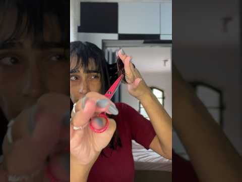 ASMR cortando meu cabelo sozinha