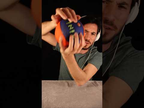 ASMR tapping rapide sur petit ballon de Basketball