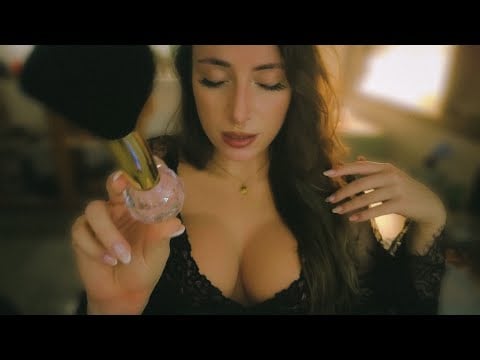 ASMR tu novia quiere ayudarte lentamente a que te duermas (whispers, mouth sounds)
