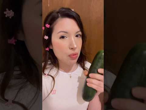 Comiendo Pepino 🥒