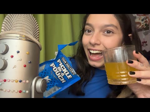 ASMR Comiendo PICKLE GIGANTE viral de TIKTOK| MOUTHSOUNDS| SOFIWI