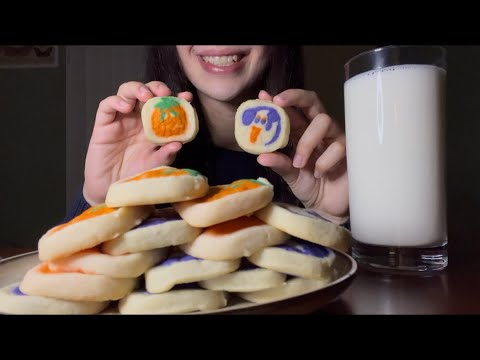 HALLOWEEN SUGAR COOKIES AND MILK ASMR EATING 