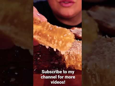 RAW HONEYCOMB & CRUNCHY BREAD #short #asmr #asmreating #mukbang #crunchy #eatingsounds #sticky #raw