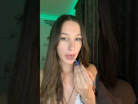 Une œuvre d’art parfumée 🤢 #asmr #spitpainting #humour #funnyvid #mouthsounds