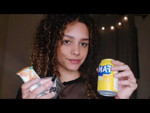 ASMR Mukbang • Provando doces, snacks asiáticos 🤤 sons de embalagens e muito sussurro