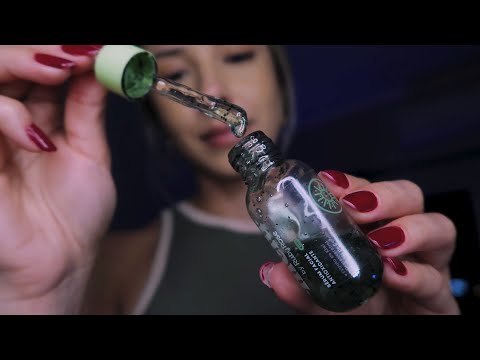 ASMR 🧖🏼‍♀️ higienizando seu rosto bem de pertinho e escurinho para você dormir urgentemente