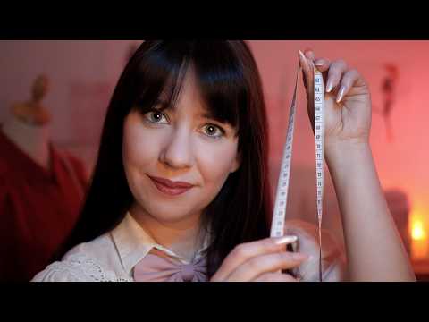 ASMR • La couturière prend tes mesures ✂️ (essayage, tissus, colorimétrie)