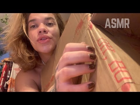 ASMR FAST AGGRESSIVE  tapping e scratching no papelão + mouth sounds (NO TALK)