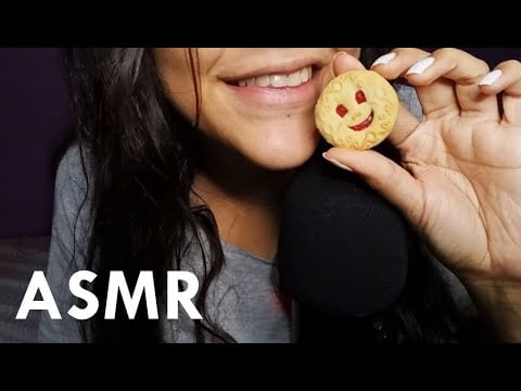 ASMR COMIENDO GALLETITAS DE FRESA 🍪| ASMR en Español