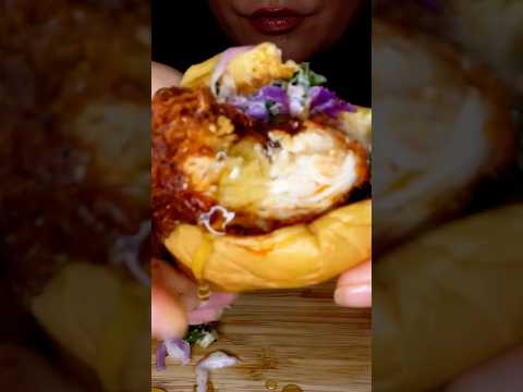 DAVES HOT CHICKEN SANDWICH #asmr #chicken #daveshotchicken #food #shorts