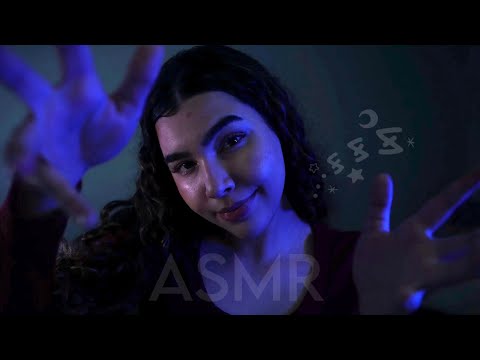 ASMR NO ESCURINHO: CLIMA PERFEITO PARA DORMIR RÁPIDO 😴 (gatilhos visuais, luz baixa, sussurro)