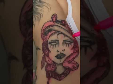 Pintando mi tatuaje 🙌