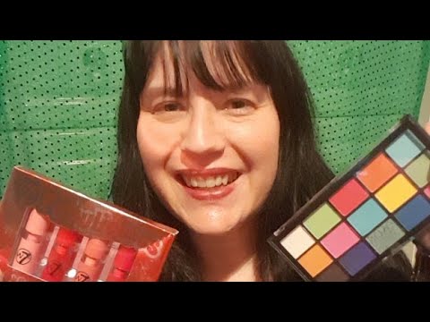 #ASMR Fast Tapping On Make Up