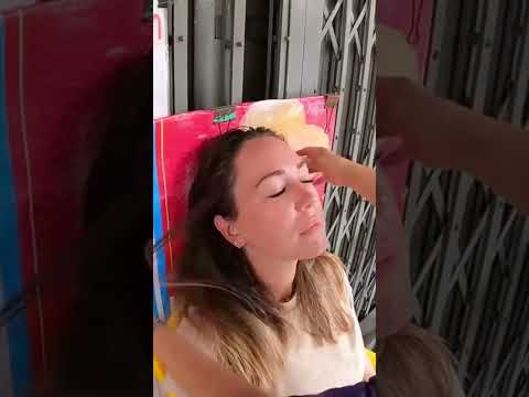 Masaje callejero de cara en #Tailandia 🇹🇭 | Thai face #massage | #shorts #facemassage