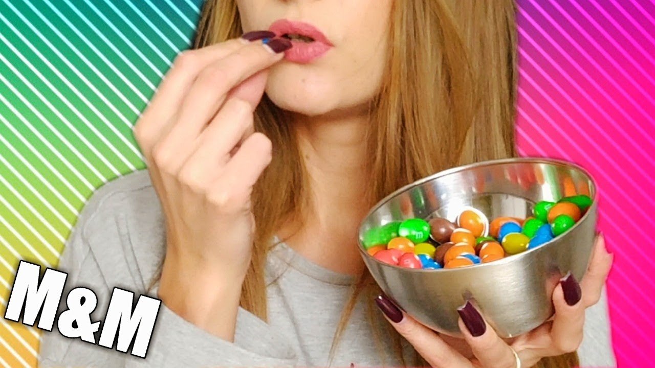 ASMR CLOSE UP EATING SOUNDS - CRUNCHY M&M NO TALKING