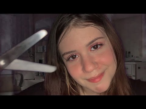 ASMR ROLEPLAY A FILHA DO BARBEIRO/CABELEREIRO CORTANDO SEU CABELO