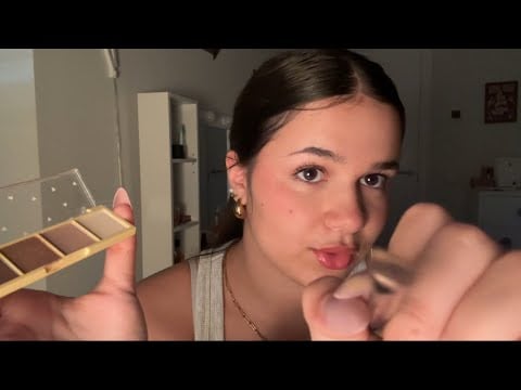 ASMR | tu amiga te maquilla para salir de fiesta 🪩 