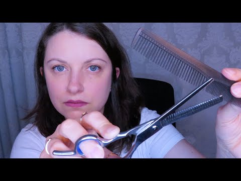 SONO LA TUA PARRUCCHIERA ✂️ ASMR ITA