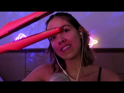 ASMR- SOU SUA AMIGA E VOU FAZER CHAPINHA EM VOCÊ (MUITOS ARREPIOS)