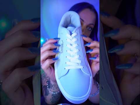 shoe taps are unmatched💙 #asmr #asmrsounds #asmrvideo #asmrtingles