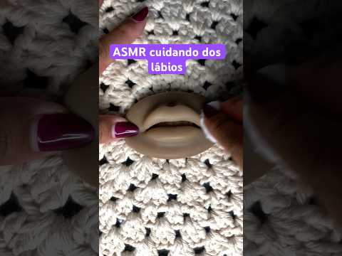 ASMR cuidando dos lábios. Spoiler do tema do próximo vídeo do canal. #asmr #asmrmouthsounds