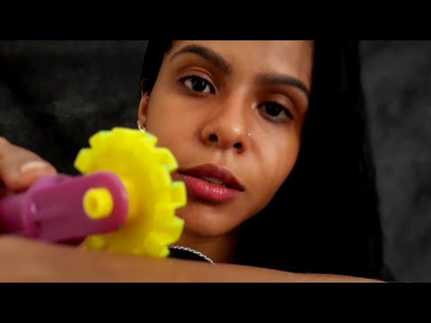 ASMR FAZENDO MASSAGEM EM VOCÊ - PESCOÇO E COSTAS