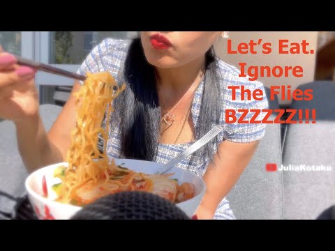 ASMR eating fried noodles with kimchi