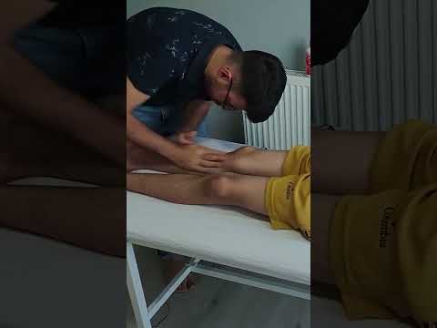 MASSAGE THERAPY THAT REDUCES TENSION IN THE QUADRICEPS  #satisfying #relaxing #asmr #shorts #massage