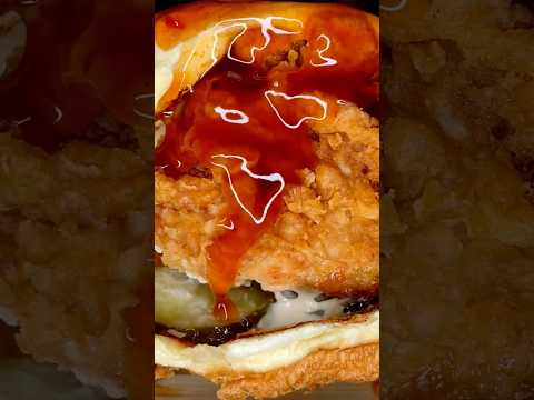 Popeyes crispy fried chicken sandwich #asmr #popeyes #chicken #food #eat