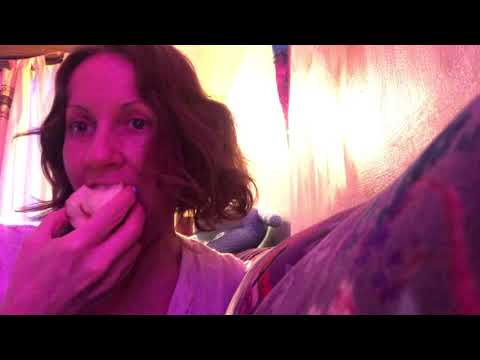 ASMR eating apple manger pomme francais Canada