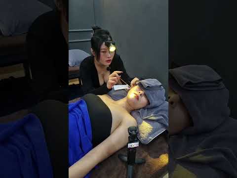 Huong Star Barbershop Gorgeous Model Ear wax cleaning