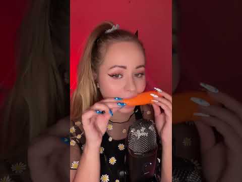 Asmr crunchy carrot #asmrusa #asmrcrunchy