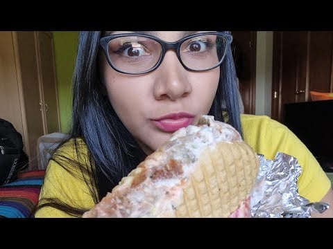 ASMR comiendo Kebab y respondiendo sus preguntas | ASMR preguntas y respuestas