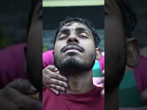 Lady Barber Chaitali Doing Head Massage for Ultimate Relaxation #shorts