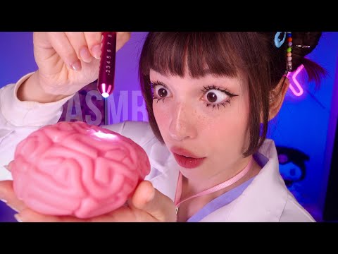 [ASMR] médica pateta faz exames em você com objetos fake 👩🏻‍⚕️🩺
