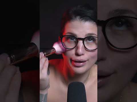 Würdest du mir beim schminken zuschauen?💕🤭 #asmr #asmrgirl #girl #fyp #viral