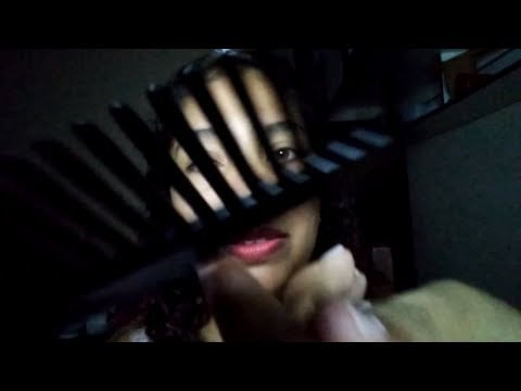 ASMR com muitas cutucadas na lente: Fazendo franja em você, arrumando, separando os fios, pentes ☁✨