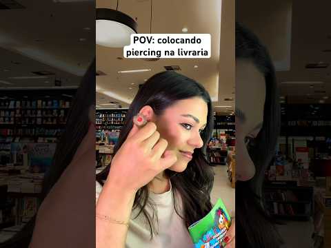 POV: colocando piercing na livraria #asmr #asmrsounds #humor #shorts
