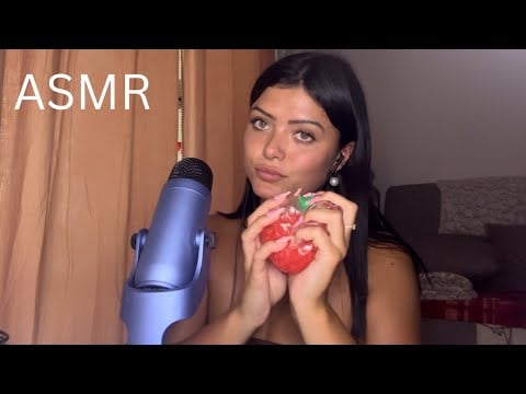 ASMR Chuchotement proche du micro Faits divers (+ mouth sounds) 